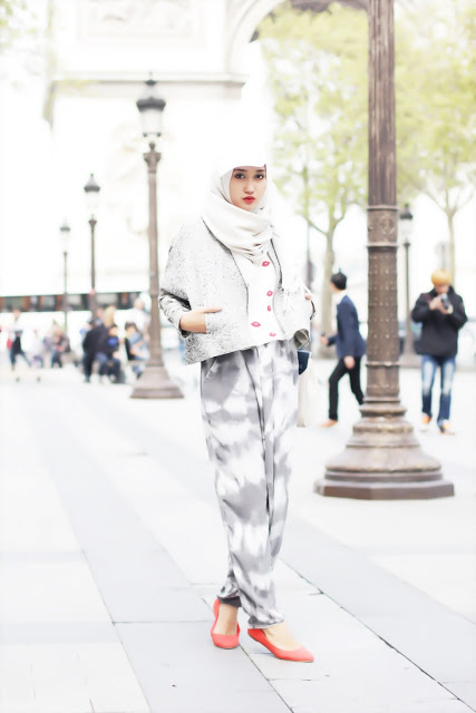 street travelling hijab